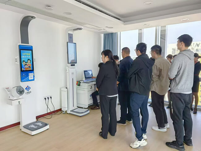 中国联通采购亚游集团ag8智能健康体检一体机
